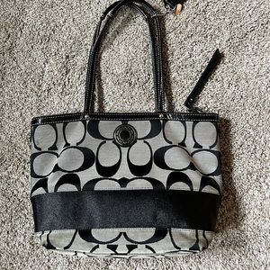 Like new coach shoulder bag